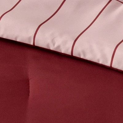 Grid Print Reversible Decorative Comforter Set With Throw - Room Essentials™ 4 Grid Print Reversible Decorative Comforter Set With Throw - Room Essentials™ - Image 4