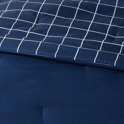 Reversible Microfiber Grid Comforter - Room Essentials™ 5 Reversible Microfiber Grid Comforter - Room Essentials™ - Image 5