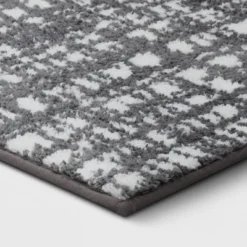20"x30" Cross Hatch Tufted Bath Rug Gray - Room Essentialsā¢